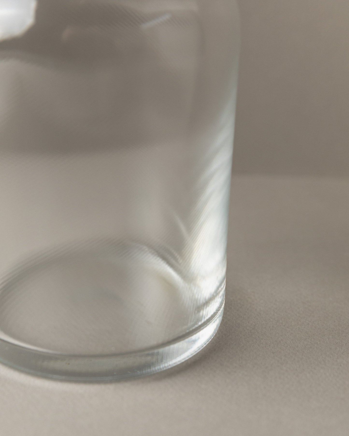 Carafe vintage en verre de Murano avec bouchon cannelé transparent Italie années 1980