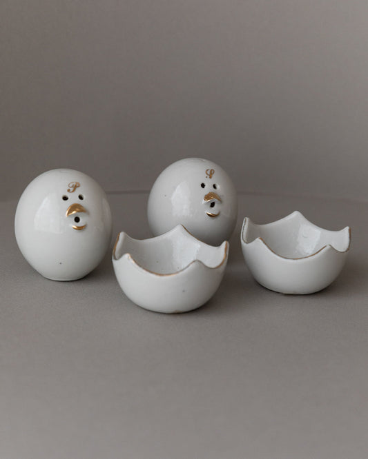 Vintage salt and pepper shaker chick motif white gold with bowl Italy 1960s