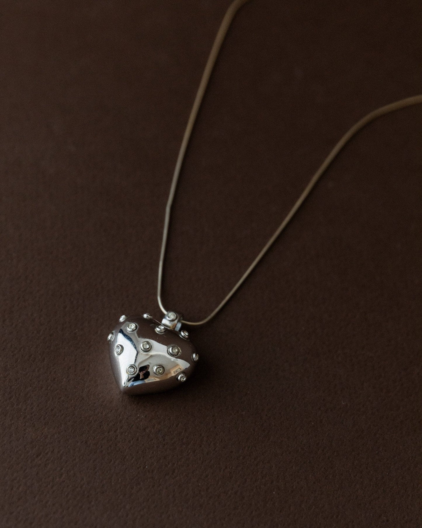 Pendentif vintage en forme de cœur en plastique et argent sterling avec pierres précieuses, Italie, années 1970