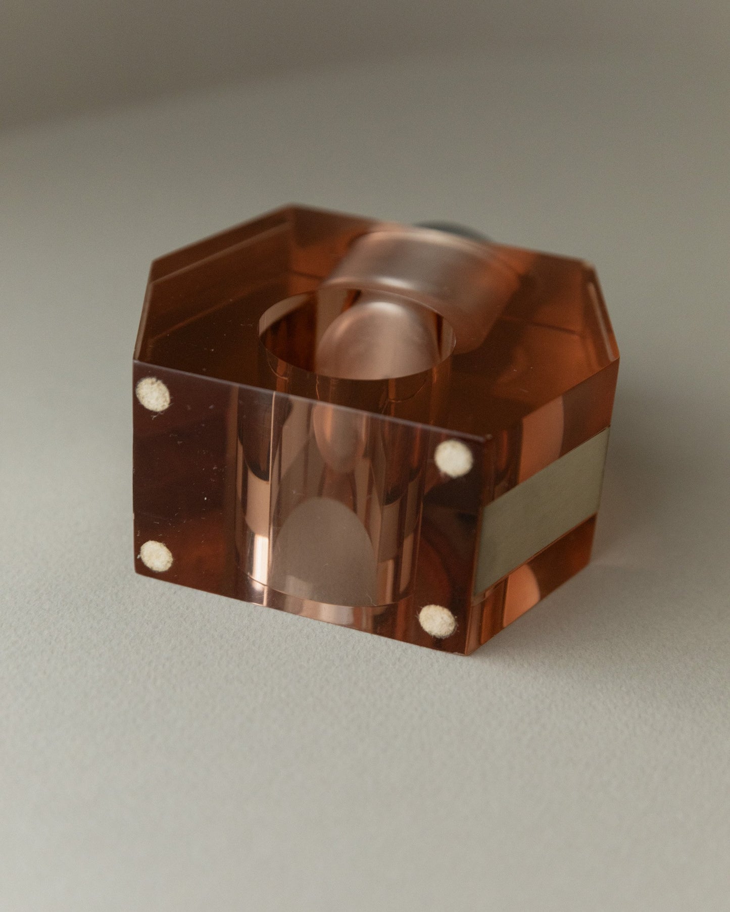 Briquet de table vintage en plexiglas de Astrolite abricot avec monture argentée Space Age