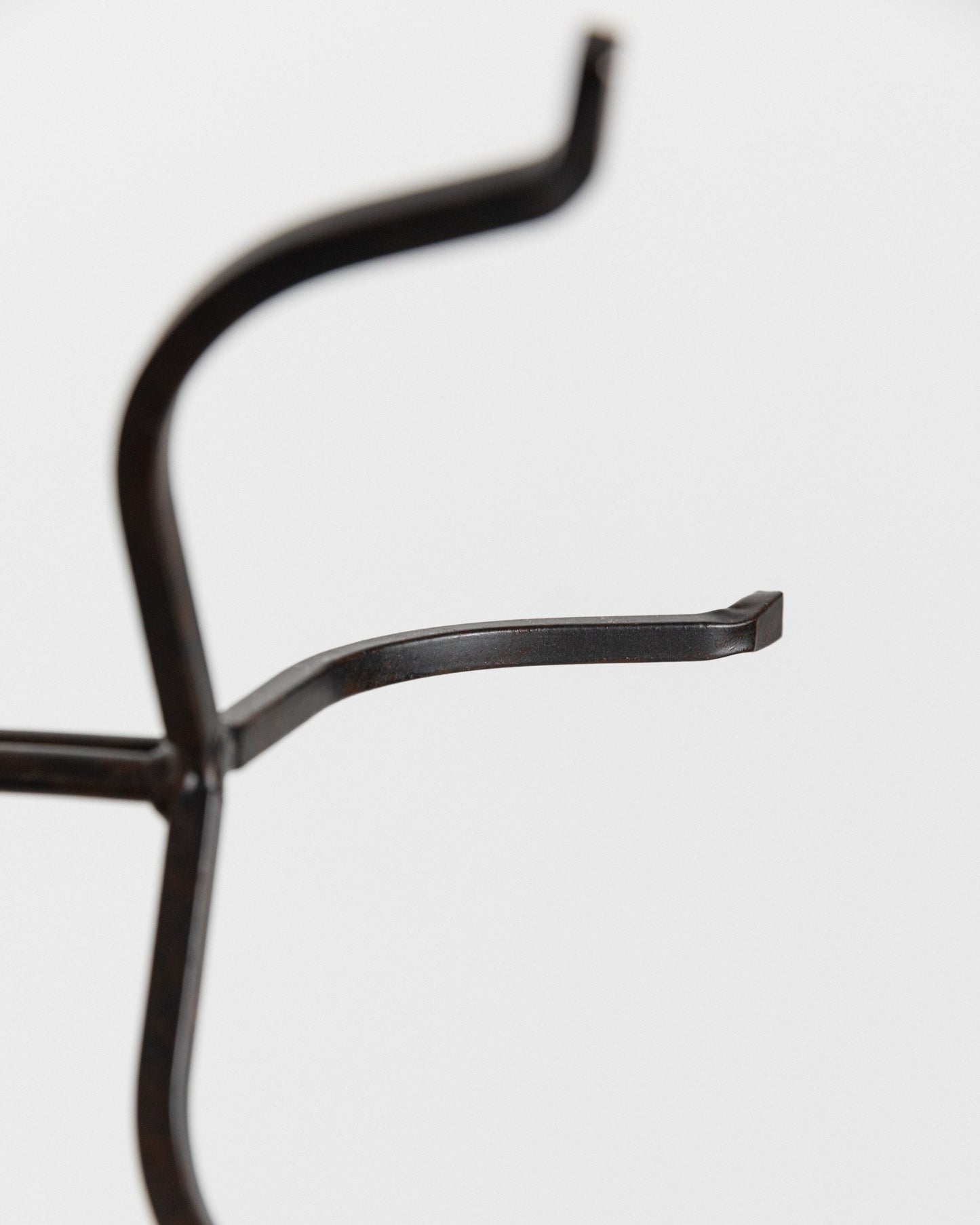 Vintage Kerzenhalter handgeschmiedetes Eisen brutalistischer Stil Knoten Detail 1970er