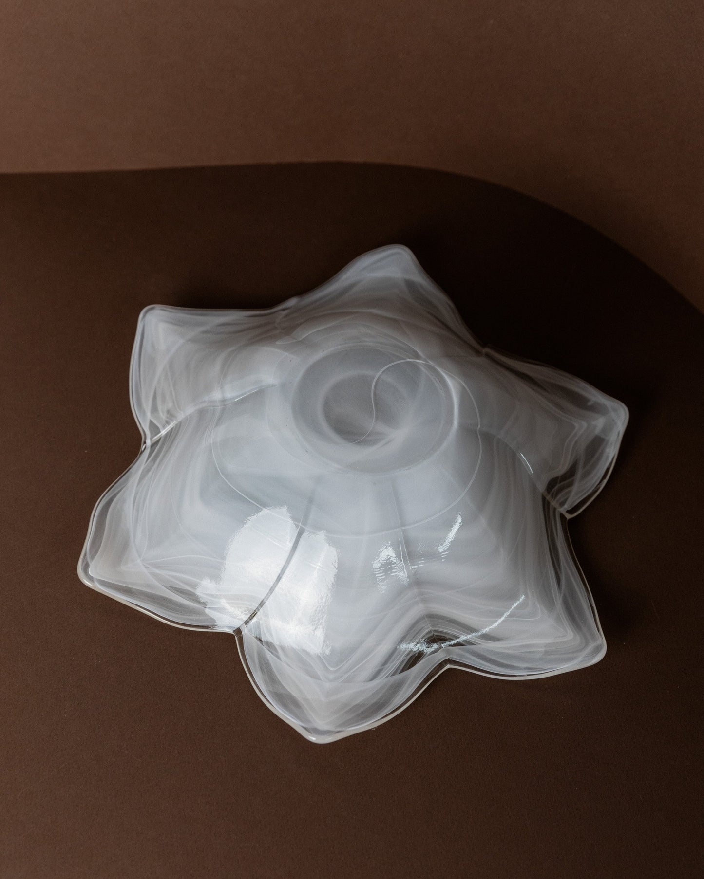 Bol Vintage en Verre de Murano en Forme de Fleur Blanc Transparent Milieu du Siècle Italie Années 80