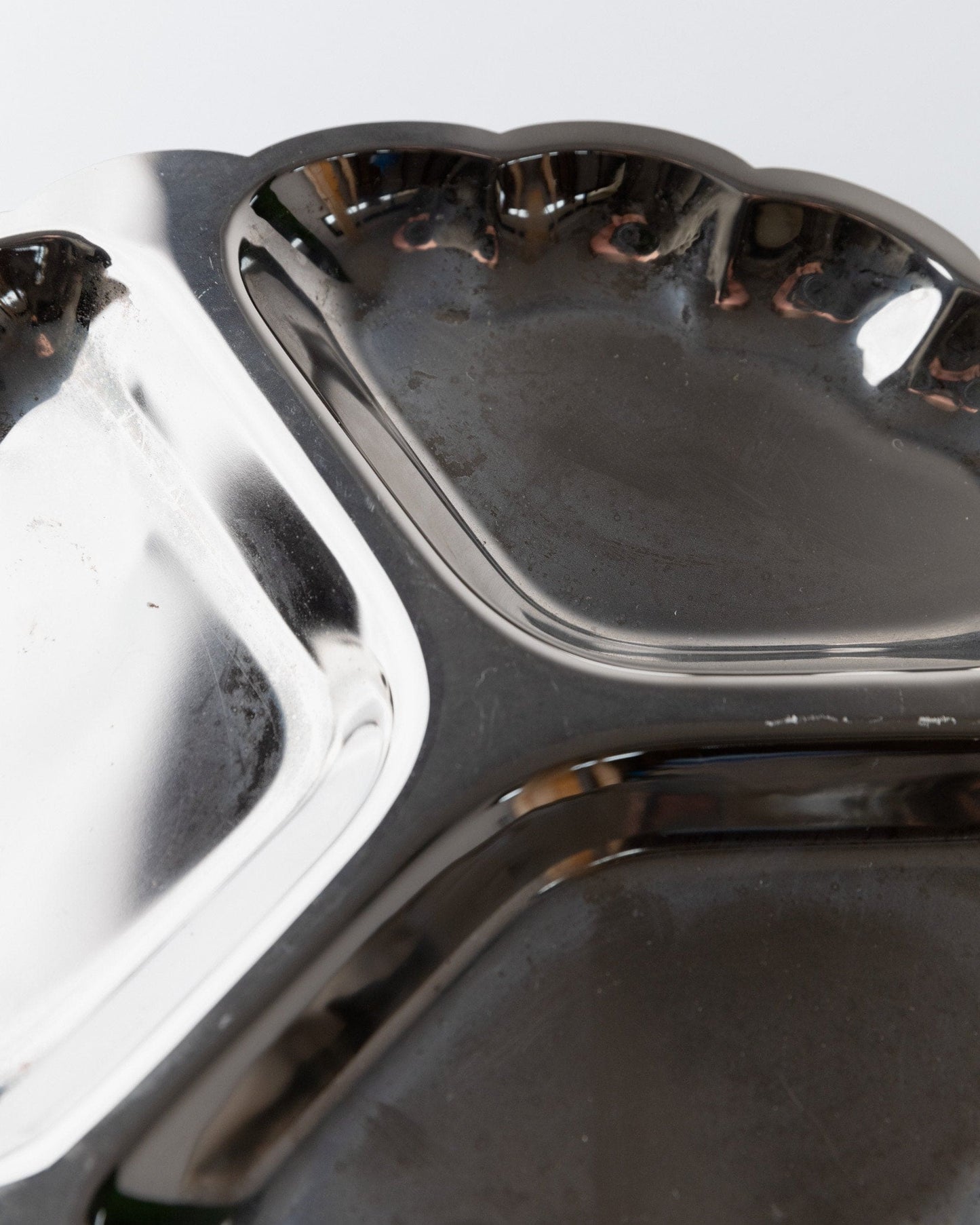 Plateau vintage en métal argenté en forme de feuille Italie années 1970 Hollywood Regency