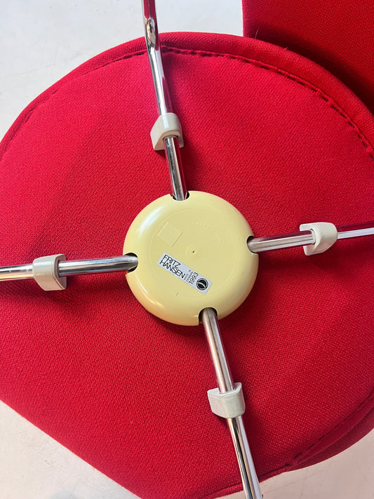 Stuhl Serie 7 rot von Arne Jacobsen für Fritz Hansen