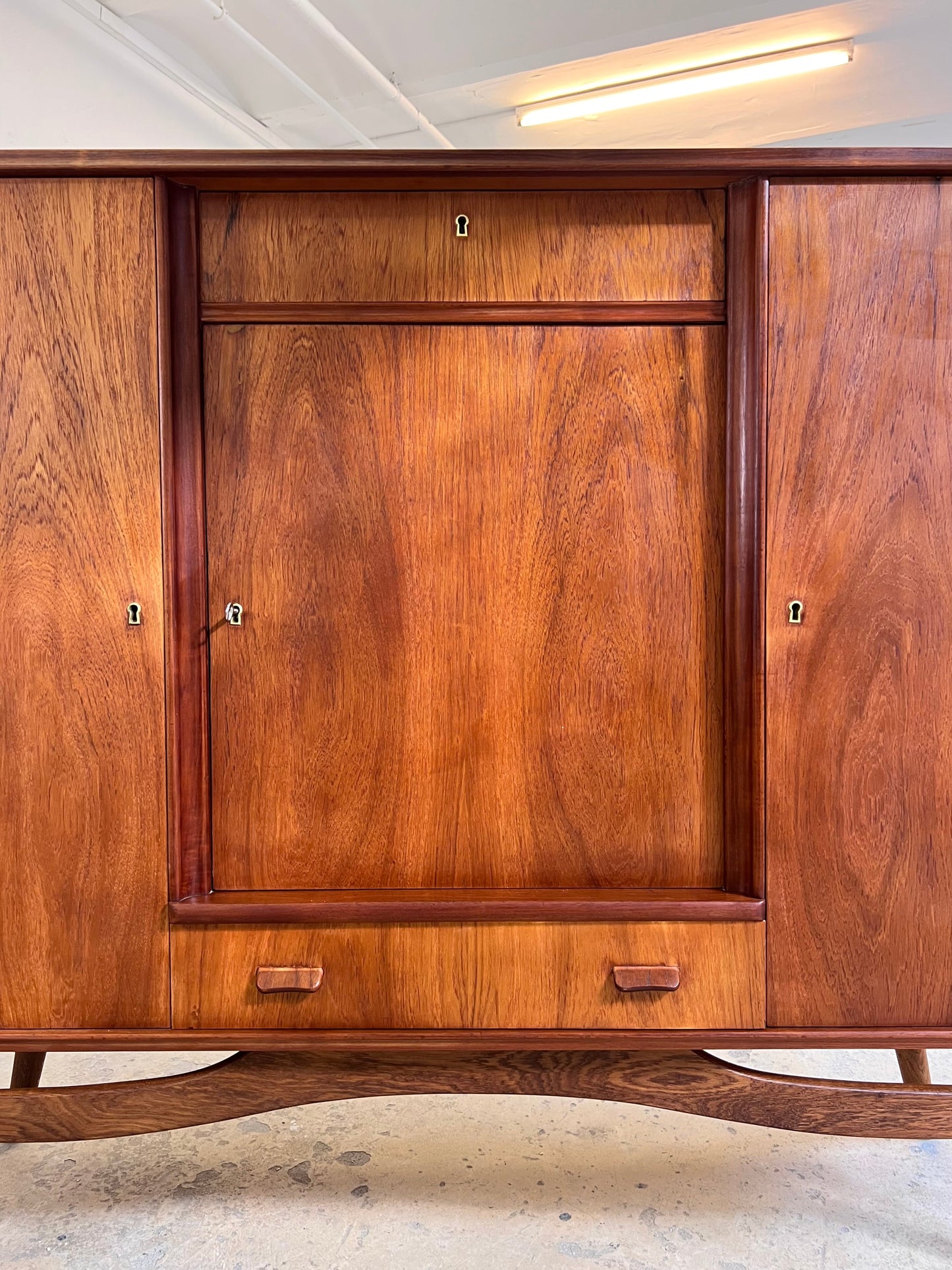 Vintage Kommode aus Teak aus Dänemark refurbished braun rotstichig Teakholz Metall