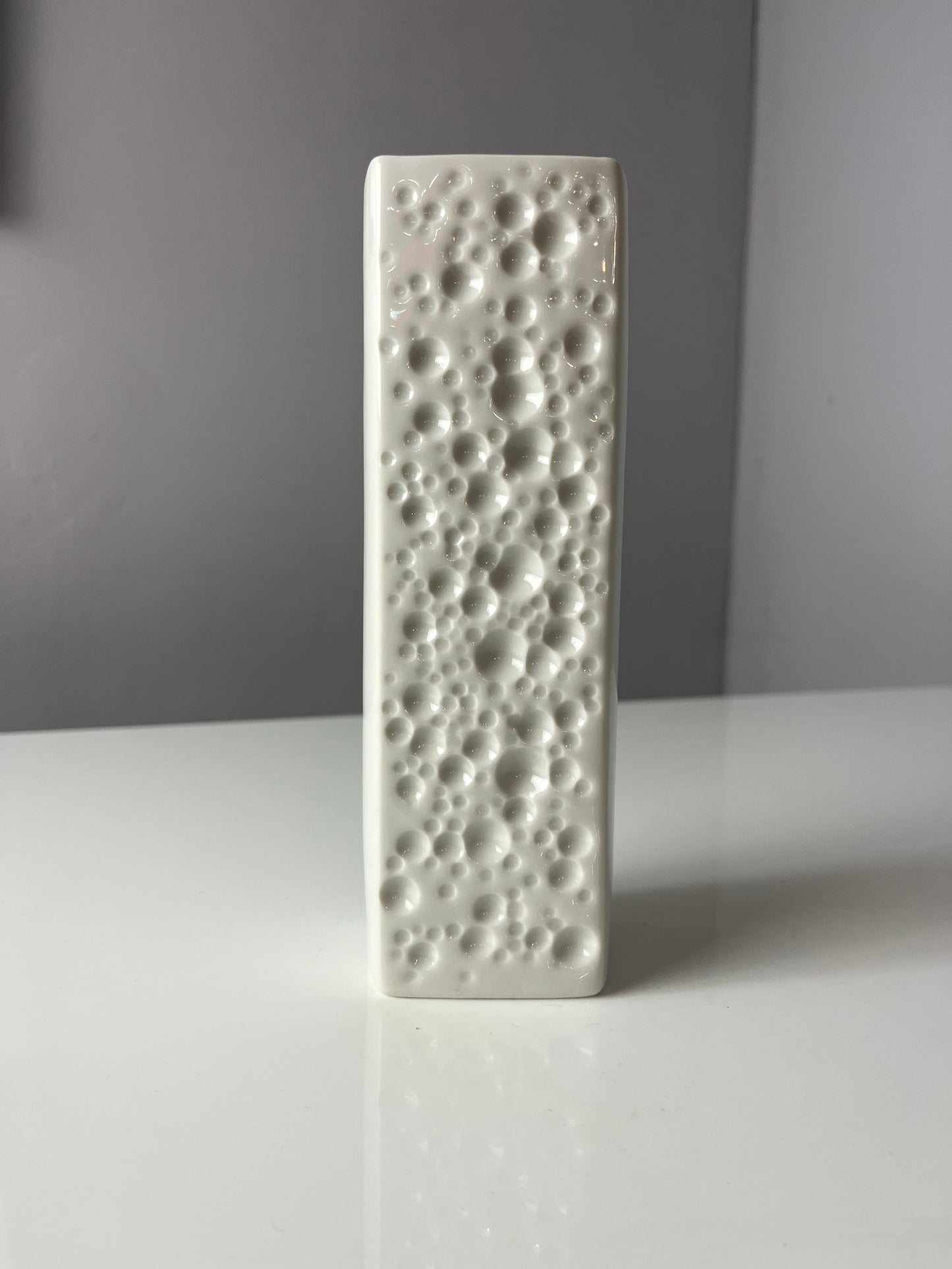 Vintage Vase weiß Porzellan von Winterling mit reliefartiger Kraterstruktur