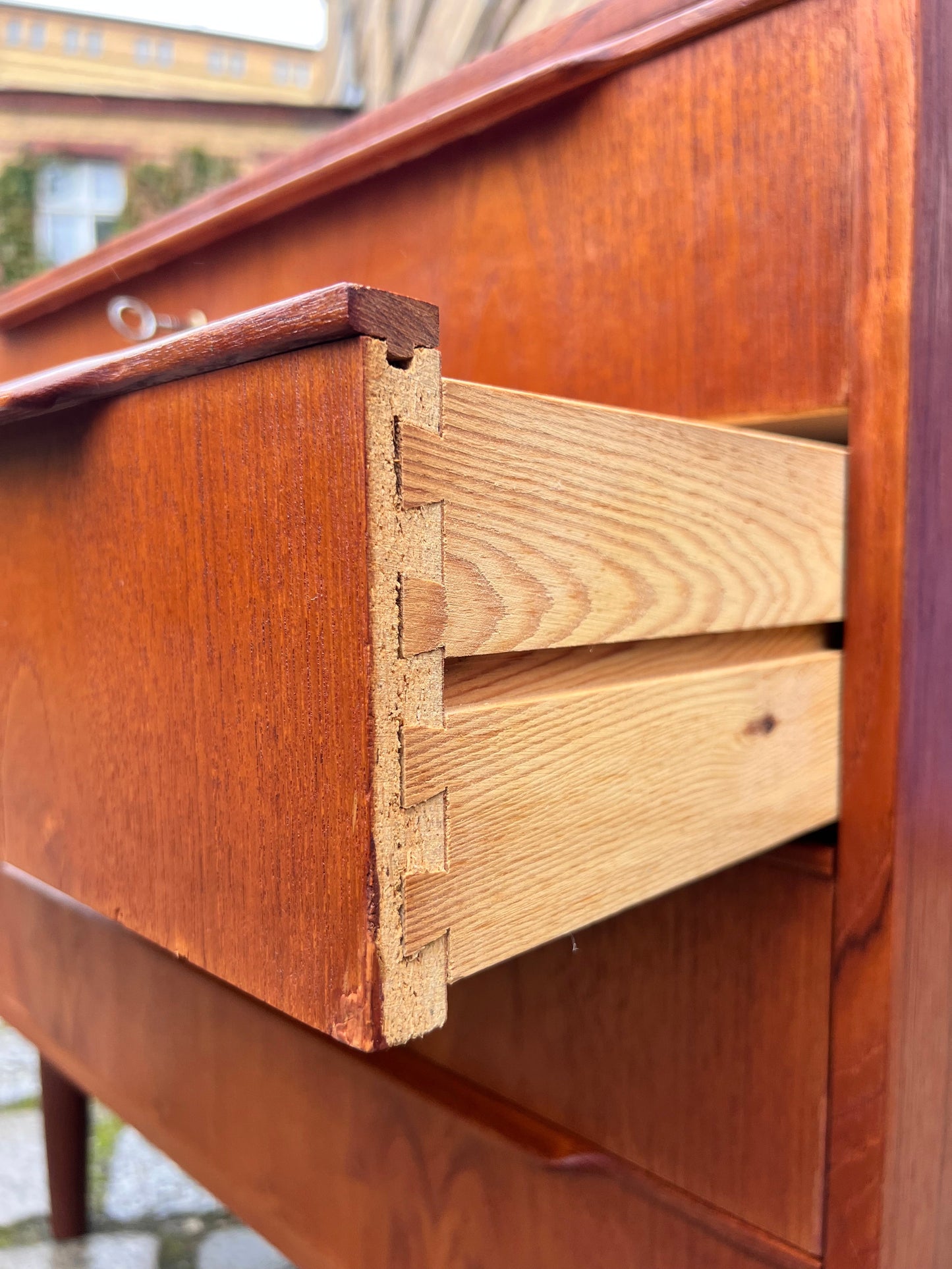 Vintage Kommode Teak mit Schloss aus Dänemark