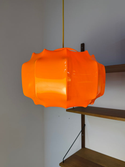 Hängeleuchte Space Age von Ilka Plast, Orange mit gelbem Kabel
