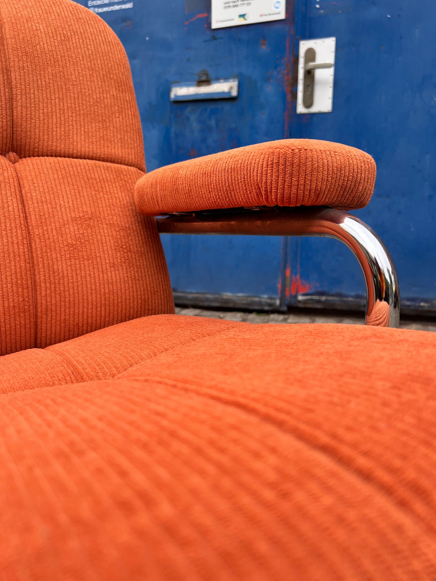 Sessel orange Cord Chrom mit Ottomane von pol international