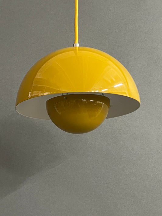 FlowerPot Pendelleuchte VP1 von &Tradition - senfgelb