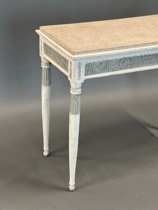 Vintage Konsole mit Ornamenten