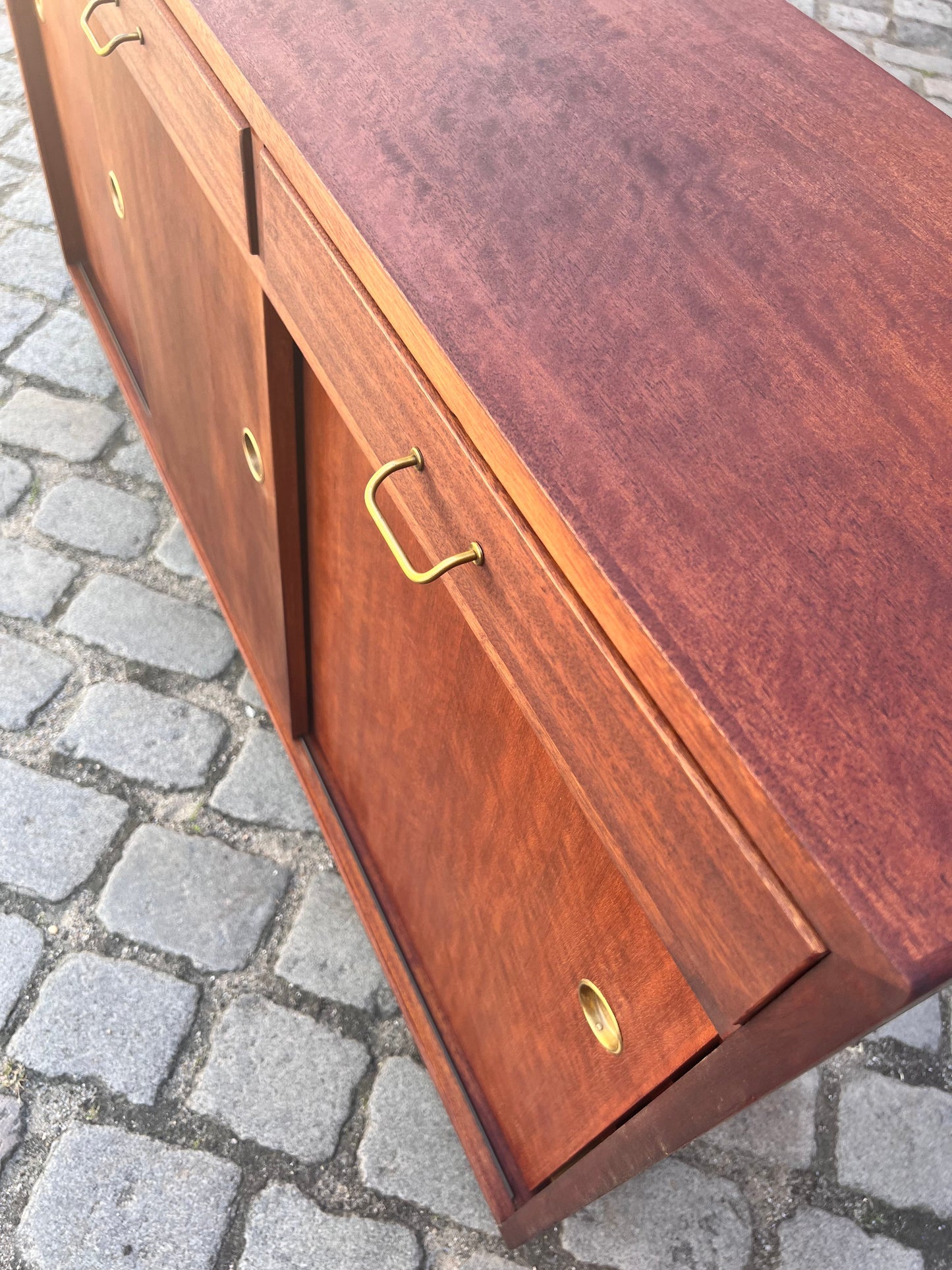 Vintage Schuhschrank Teak mit Messinggriffen aus Dänemark