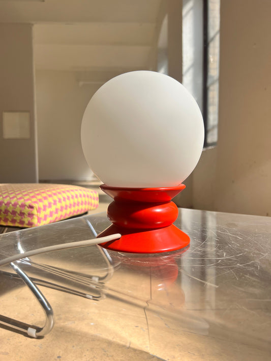 Vintage Tischlampe rot Opalglas von Temde
