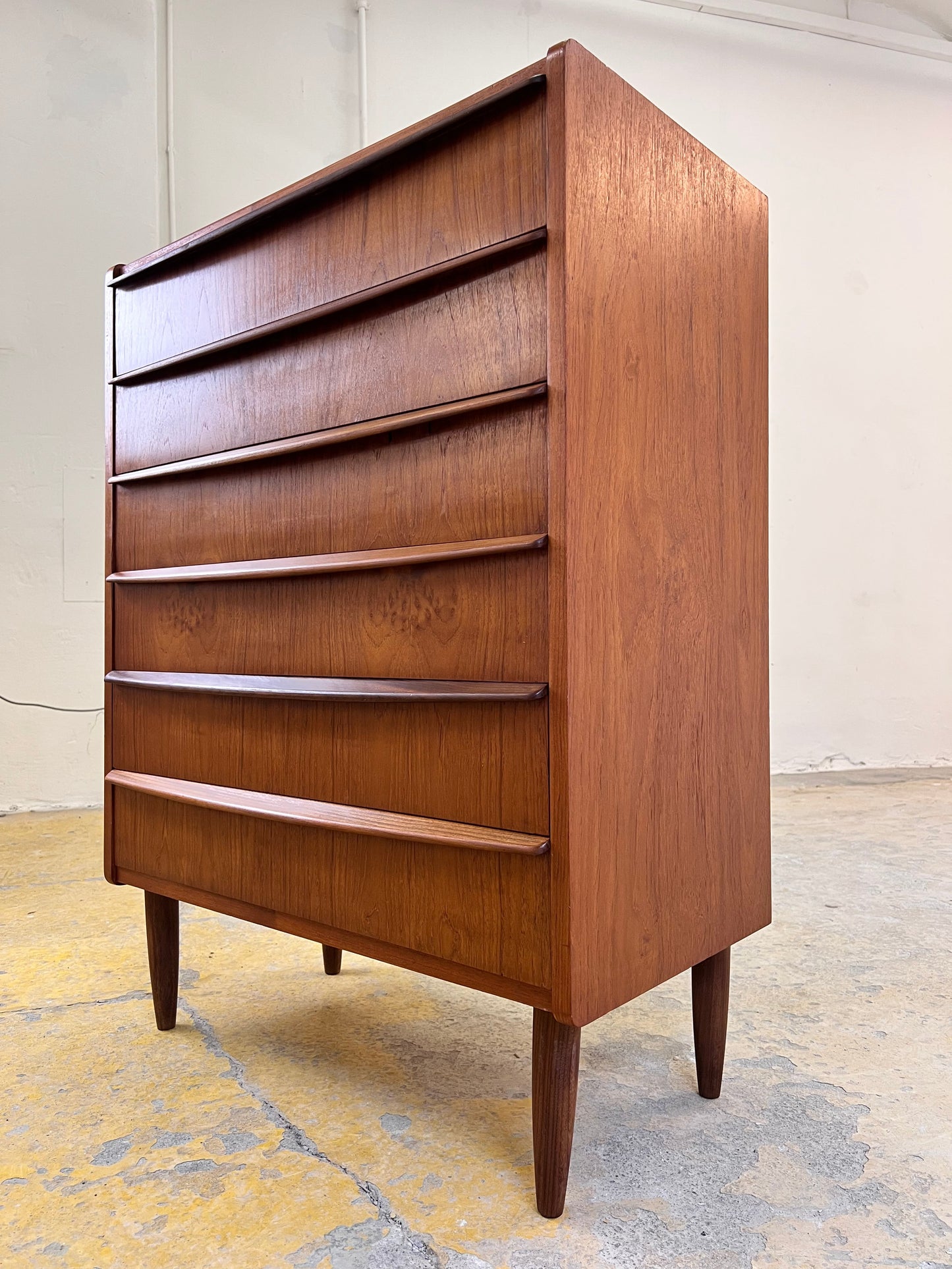 Vintage Kommode Teak mit geraden Griffen von Dänemark