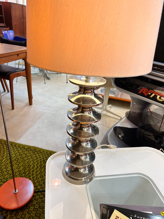 Vintage Tischlampe Space Age Metall mit Rohseidenschirm