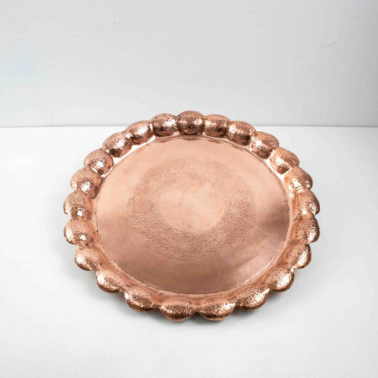 Rundes Kupfertablett, Vorderseite