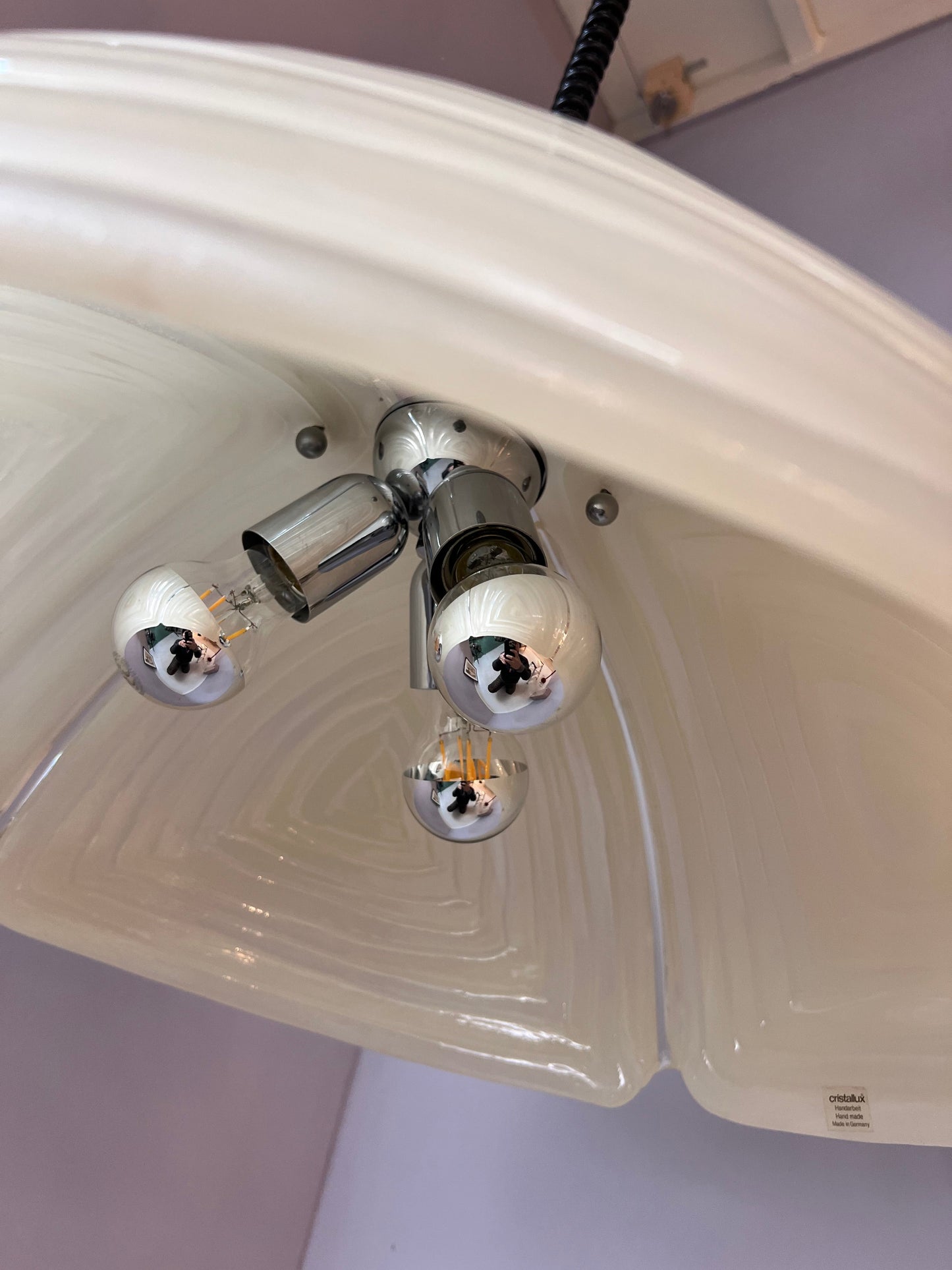 Vintage Hängelampe weiß Glas von Cristallux handgearbeitet