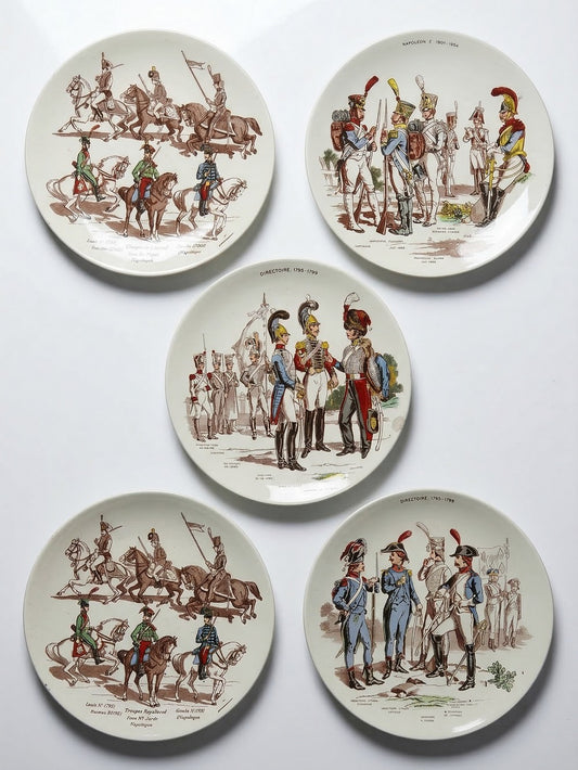 Vintage Wandteller Set von 5 von Sarreguemines polychrom Militärdekor