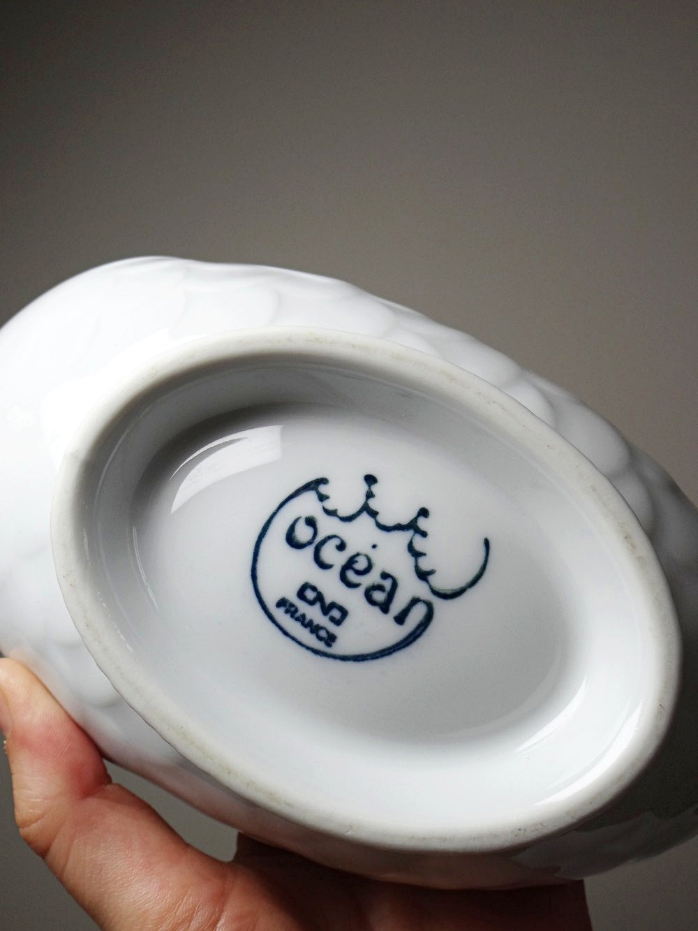 Vintage Sauciere "Ocean" aus weißem Porzellan in Fischform