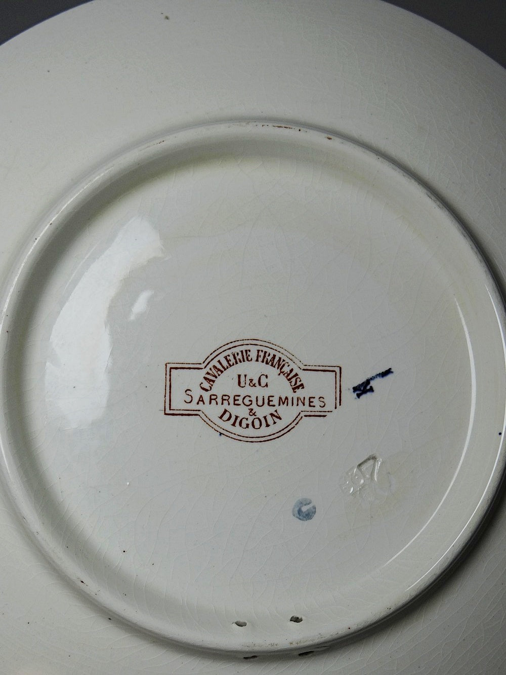 Vintage Wandteller Set von 5 von Sarreguemines polychrom Militärdekor