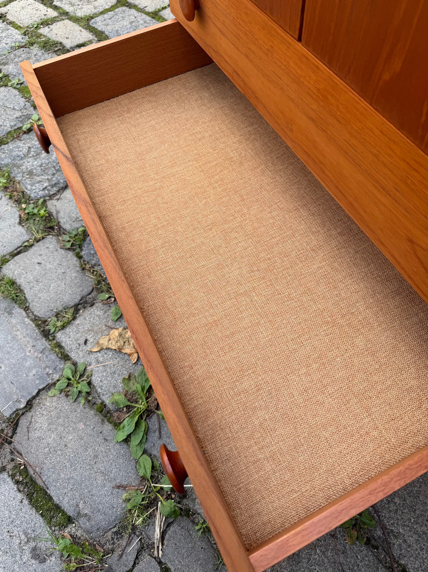 Vintage Kommode Teak mit runden Griffen aus Dänemark