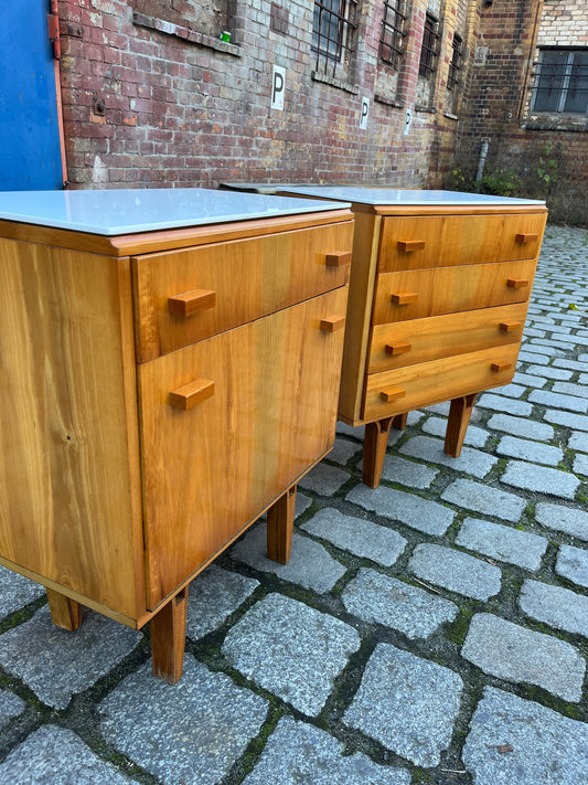 Vintage Nachttisch Set von František Mezulánik für Nový Domov, asymmetrisch, Esche, Opalitglas