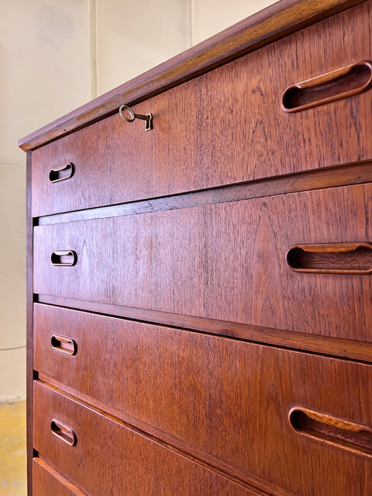 Vintage Kommode Teak mit Schloss aus Dänemark