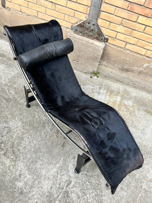 Vintage Chaise Longue Le Corbusier LC4 by Cassina black goatskin