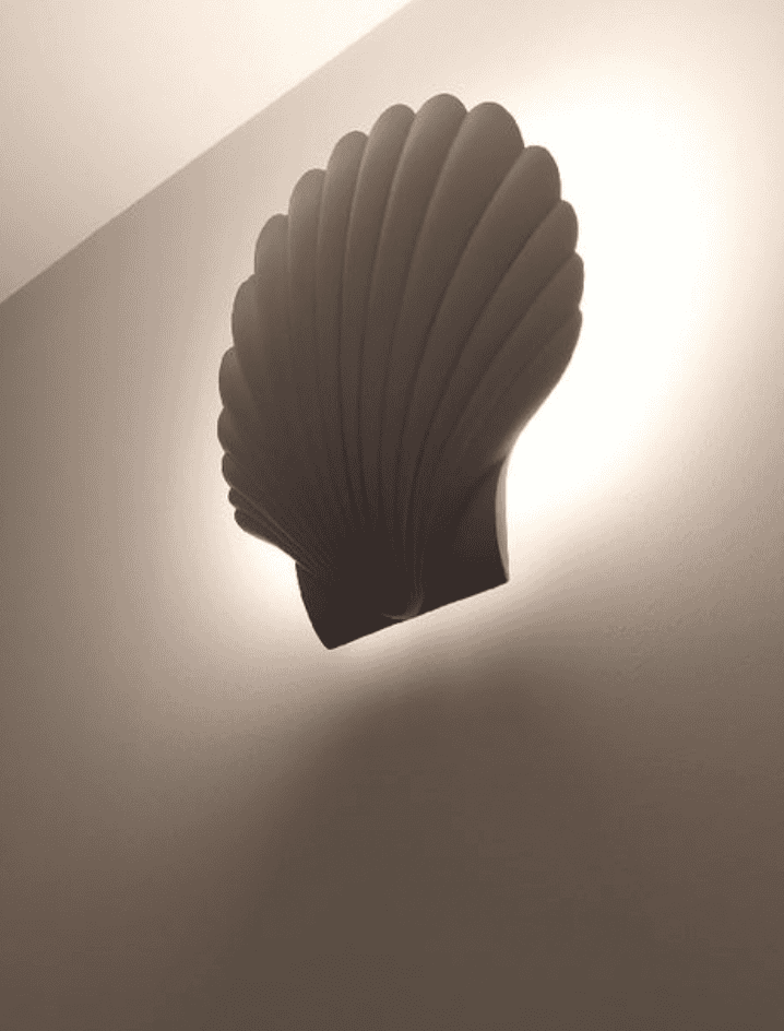 Shell vintage wall lamp made of ceramic for stylish rooms