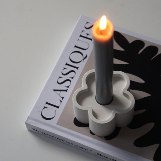 Handgefertigter Stabkerzenhalter Blume von Inuti