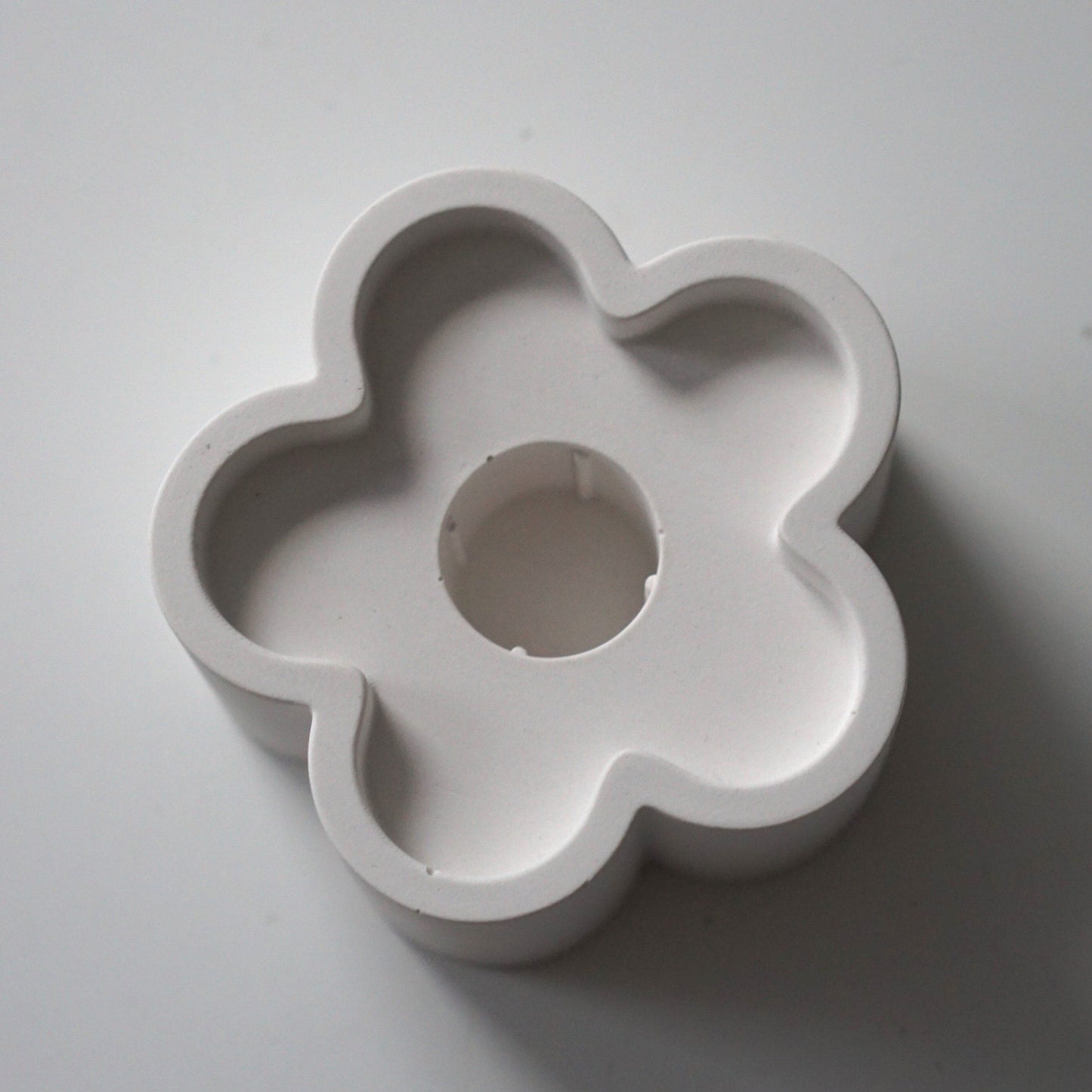 Handgefertigter Stabkerzenhalter Blume von Inuti