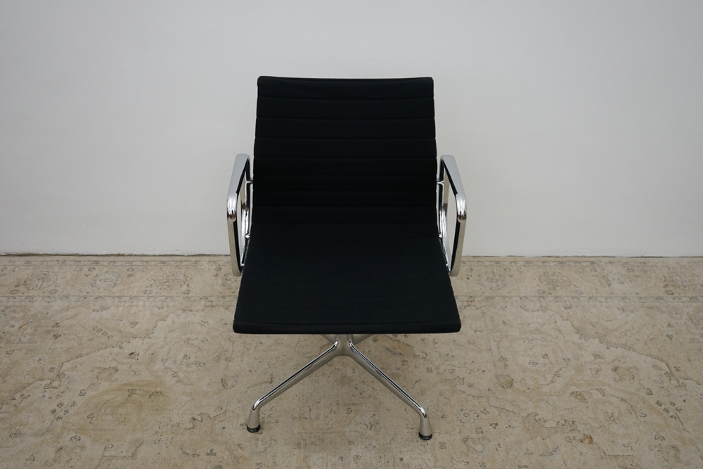 Vintage Konferenzstuhl Vitra EA108 Hopsak Schwarz von Eames