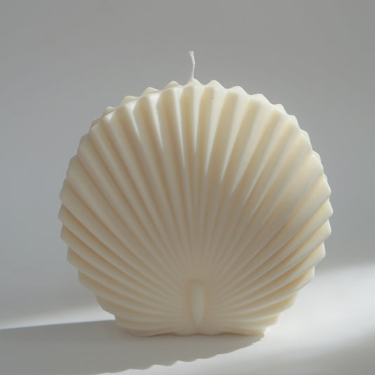 Handgefertigte Design-Kerze Palmblatt von Inuti