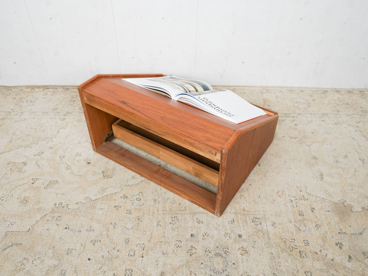 Porte-revues vintage en teck des années 60, Danemark du milieu du siècle