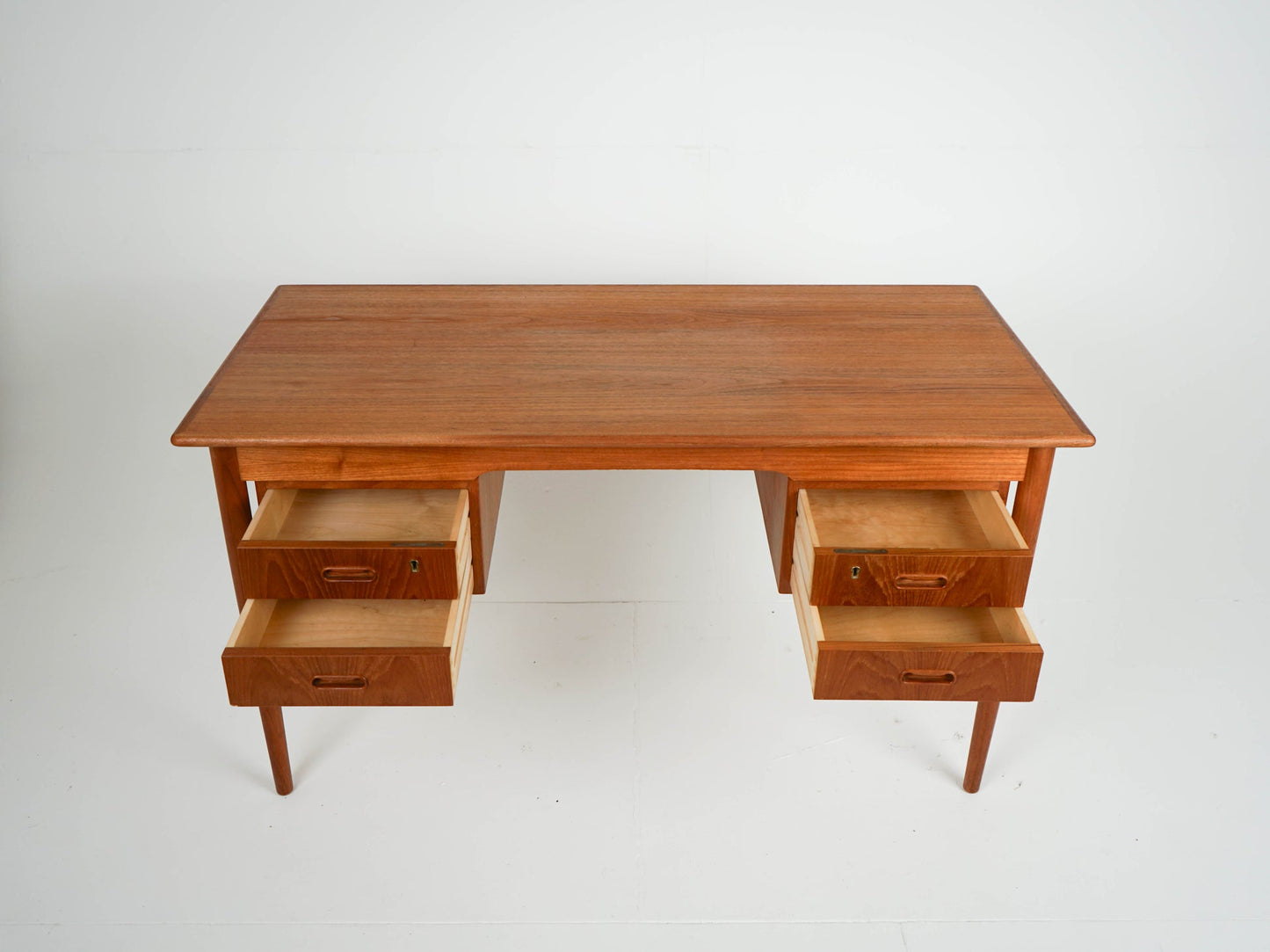 Bureau vintage en teck danois des années 60