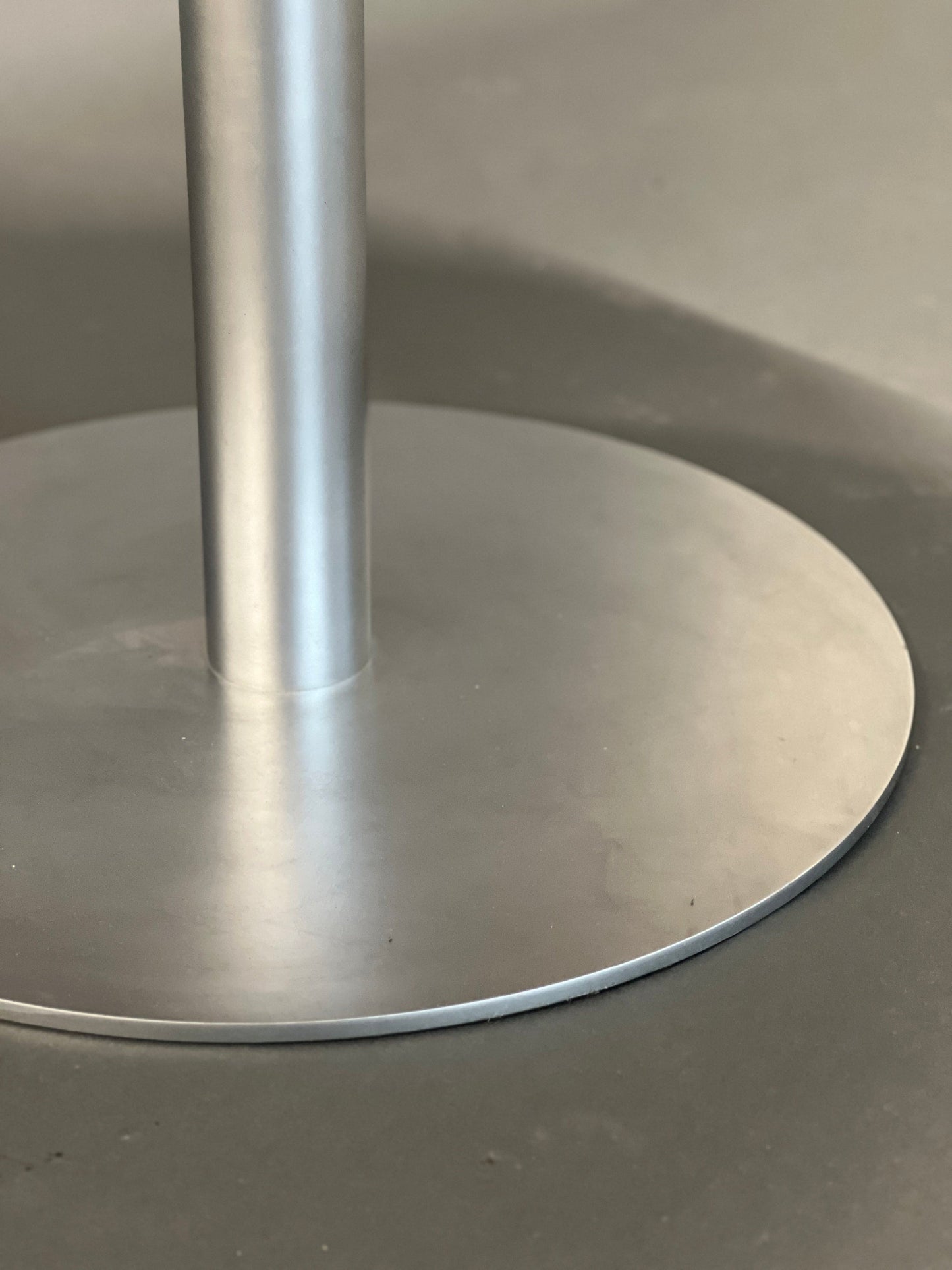 Zoom Design dining table 120cm