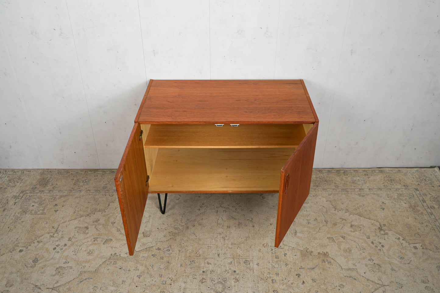 Buffet vintage en teck marron danois années 60 Mid Century