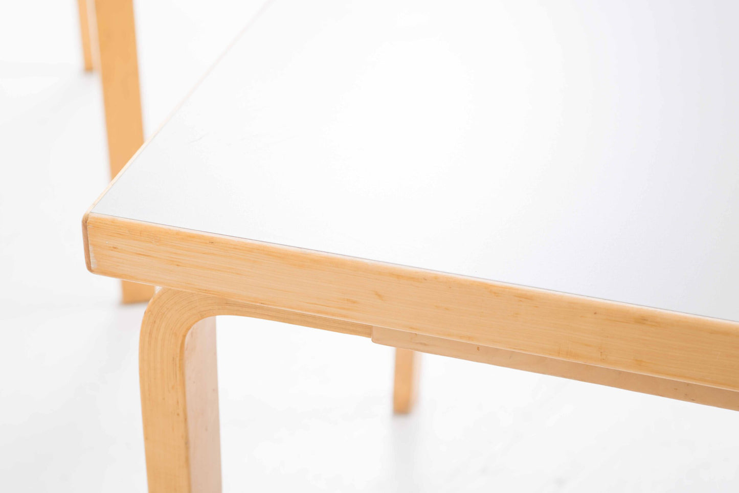 Vintage Tisch 90B von Alvar Aalto für Artek 80x80cm hellgrau HPL