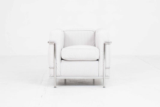 Fauteuil vintage LC2 de Le Corbusier pour Cassina rayé gris-blanc