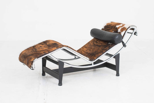 Vintage lounger Cassina LC4 by Le Corbusier spotted fur