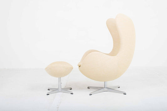 Vintage Egg Chair und Ottoman von Arne Jacobsen für Fritz Hansen in hellgelbem Stoff