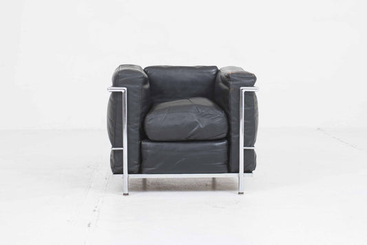 Fauteuil vintage LC2 de Le Corbusier pour Heidi Weber en cuir noir