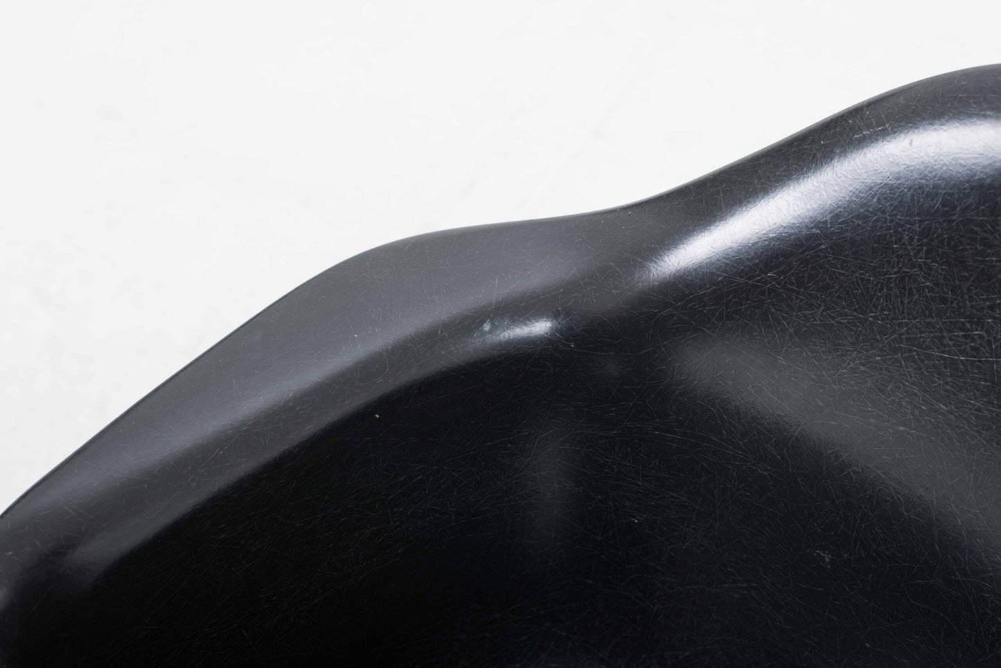 Vintage Fiberglas Armstuhl DAR von Eames für Herman Miller in Schwarz