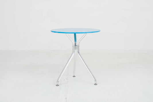 Seledue garden table Alu3 by Kurt Thut in light blue