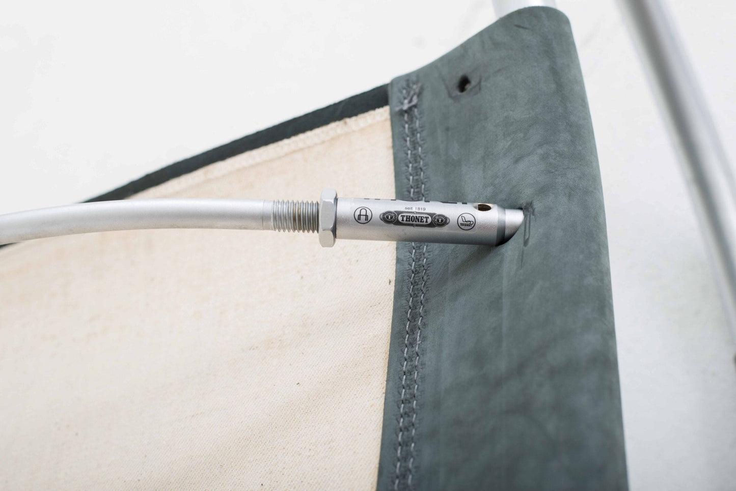 Fauteuil vintage Thonet 533F de Mies van der Rohe cuir anthracite chrome nacré neuf