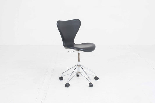Vintage office chair by Arne Jacobsen for Fritz Hansen black 3117