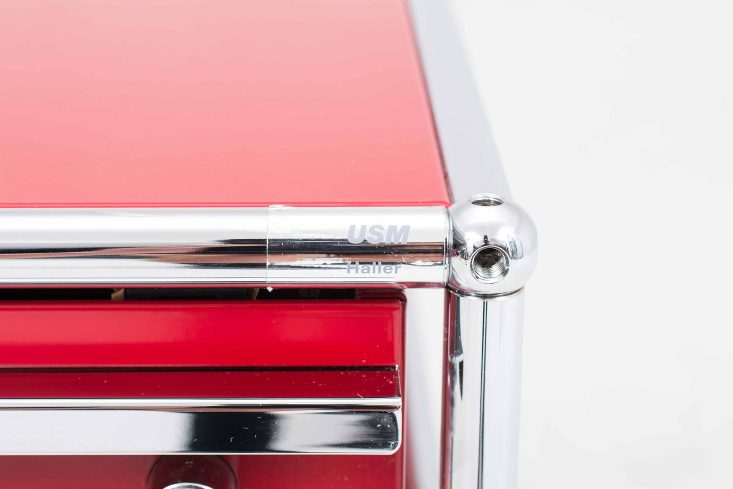 USM Rollcontainer Rubinrot