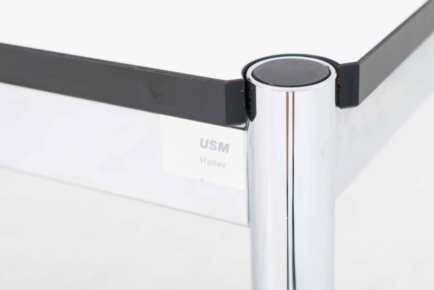 USM Schreibtisch 150cm x 75cm in Perlgrau