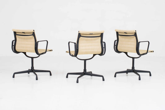 Vintage Stuhl EA 104 von Charles und Ray Eames für Vitra