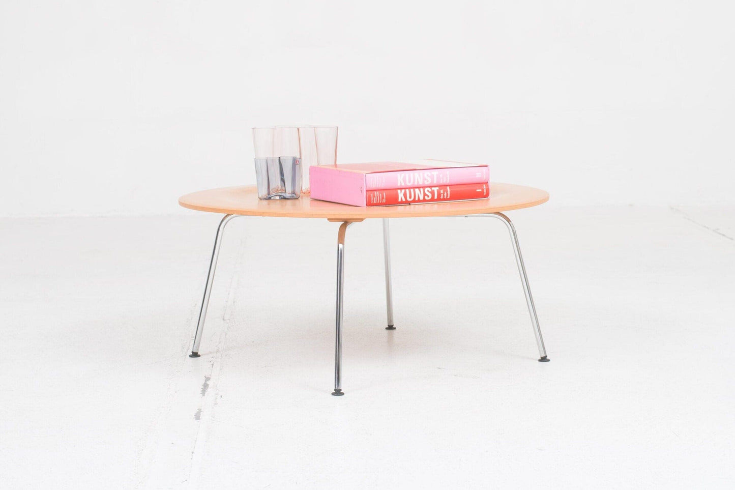 Vitra CTM Couchtisch von Charles Eames in Esche